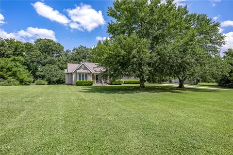 13946 Fairmount Rd, Siloam Springs, AR 72761