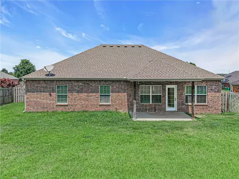 Exterior - 450 Beasley Dr, Centerton, AR 72719 photo 2 of 4