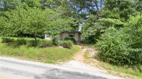 2206 N Double Springs Rd, Fayetteville, AR 72704