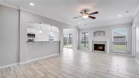 Living - 910 Sassafras Ln, Centerton, AR 72719 photo 2 of 3
