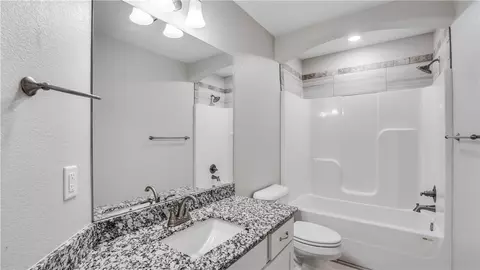 Bath - 910 Sassafras Ln, Centerton, AR 72719 photo 3 of 3