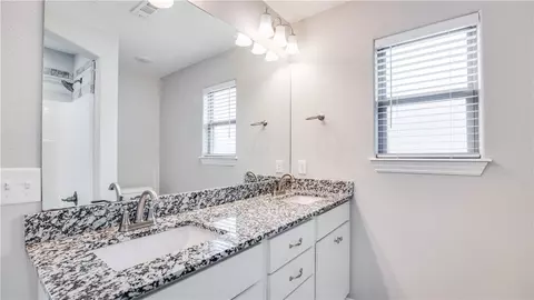 Bath - 910 Sassafras Ln, Centerton, AR 72719 photo 1 of 3