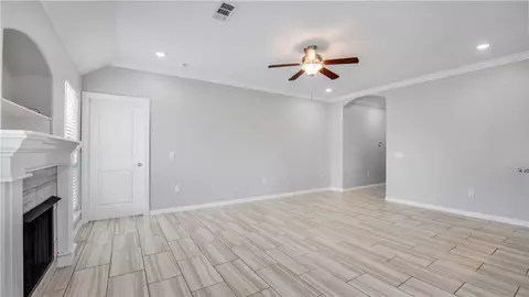 Living - 910 Sassafras Ln, Centerton, AR 72719 photo 3 of 3