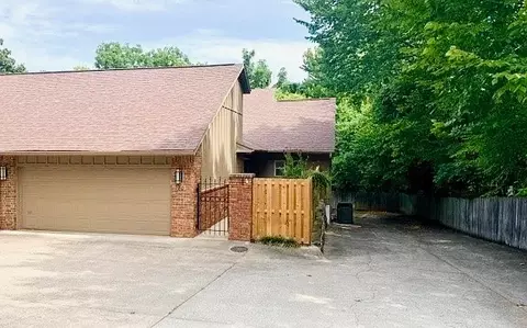80 E Sycamore St, Fayetteville, AR 72703