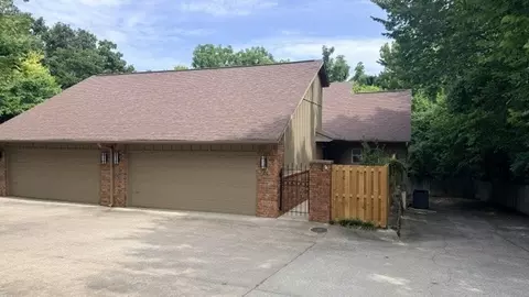 80 E Sycamore St, Fayetteville, AR 72703
