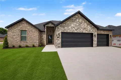 2003 N Chanae St, Siloam Springs, AR 72761