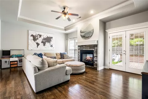 27 S Happy Hollow Rd, Fayetteville, AR 72701