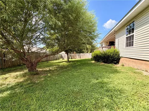 215 Elizabeth, Huntsville, AR 72740