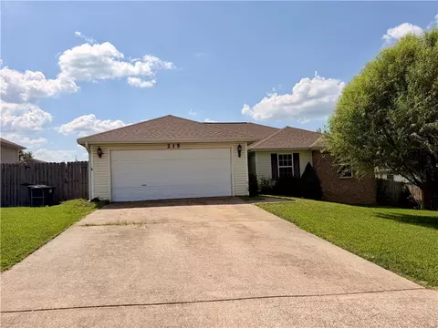 215 Elizabeth, Huntsville, AR 72740