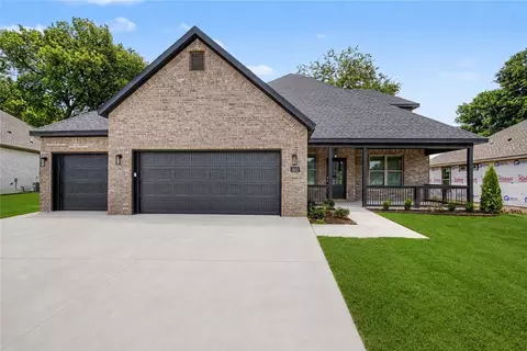 802 W Kelley Ann St, Siloam Springs, AR 72761
