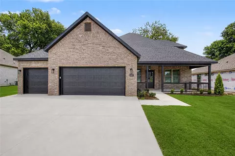 802 W Kelley Ann St, Siloam Springs, AR 72761