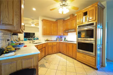 Kitchen - 12842 Ruby Rd, Farmington, AR 72730 photo 2 of 4