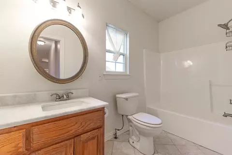 Bath - 12842 Ruby Rd, Farmington, AR 72730 photo 2 of 4