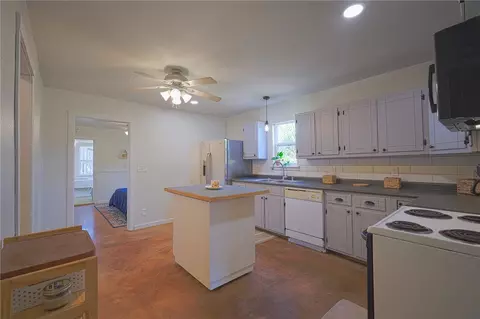Kitchen - 12842 Ruby Rd, Farmington, AR 72730 photo 3 of 4