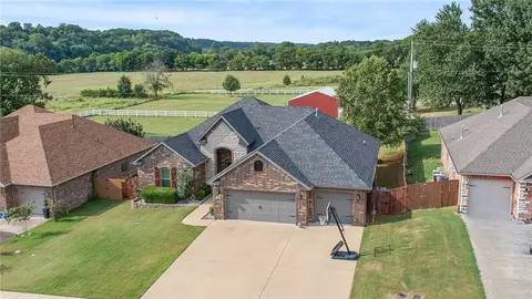 201 Pebble Beach Dr, Cave Springs, AR 72718