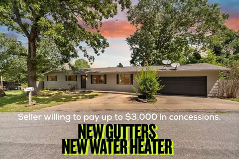 4 Enfield Dr, Bella Vista, AR 72715