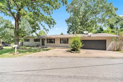 4 Enfield Dr, Bella Vista, AR 72715