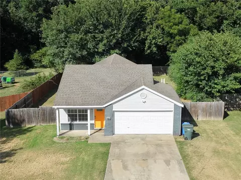 1852 N Pine Cone Dr, Fayetteville, AR 72704