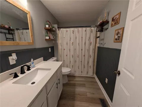 Bath - 3136 Hidden Loop, Harrison, AR 72601 photo 2 of 2