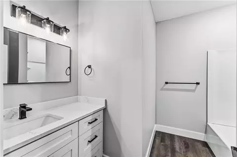 Bath - 607 6th Ave, Gravette, AR 72736 photo 2 of 4