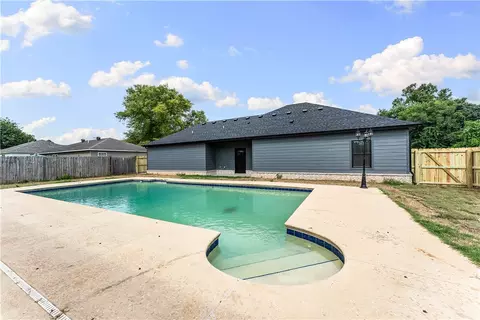 Exterior - 607 6th Ave, Gravette, AR 72736 photo 4 of 7