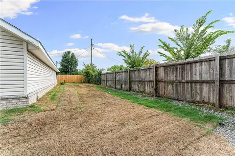 Exterior - 607 6th Ave, Gravette, AR 72736 photo 6 of 7