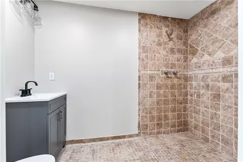 Bath - 607 6th Ave, Gravette, AR 72736 photo 4 of 4
