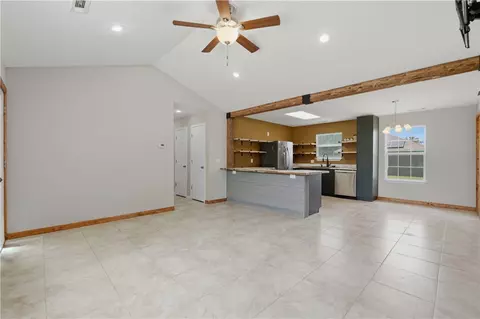 Living - 304 Estates Dr, Green Forest, AR 72638 photo 3 of 4