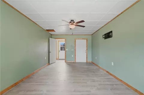 Bedroom - 304 Estates Dr, Green Forest, AR 72638 photo 3 of 3