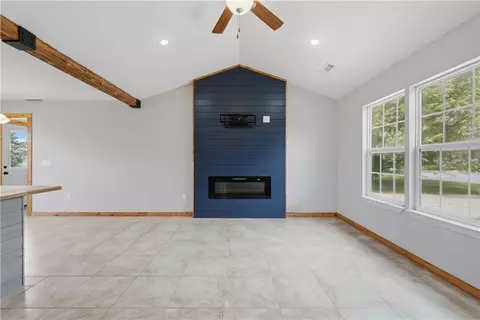 Living - 304 Estates Dr, Green Forest, AR 72638 photo 2 of 4