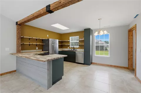 Kitchen - 304 Estates Dr, Green Forest, AR 72638 photo 1 of 4