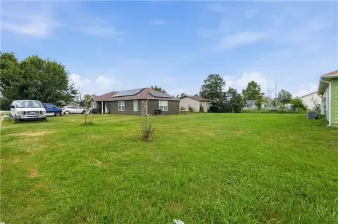 Exterior - 304 Estates Dr, Green Forest, AR 72638 photo 2 of 4