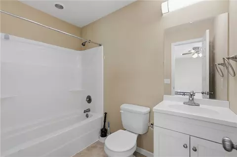 Bath - 304 Estates Dr, Green Forest, AR 72638 photo 1 of 2