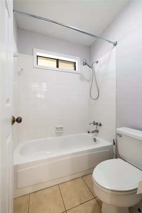 Bath - 9005 Copper Oaks Ln, Fort Smith, AR 72903 photo 9 of 10