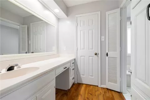 Bath - 9005 Copper Oaks Ln, Fort Smith, AR 72903 photo 6 of 10