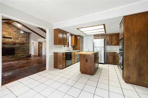 Kitchen - 9005 Copper Oaks Ln, Fort Smith, AR 72903 photo 2 of 7