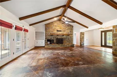 Living - 9005 Copper Oaks Ln, Fort Smith, AR 72903 photo 4 of 9