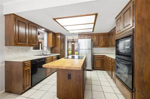 Kitchen - 9005 Copper Oaks Ln, Fort Smith, AR 72903 photo 1 of 7