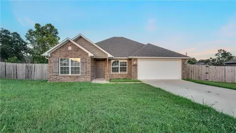 2208 Carson Cir, Gentry, AR 72734