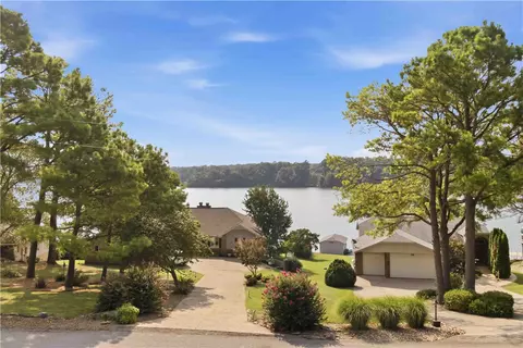 1 Glamis Ln, Bella Vista, AR 72715