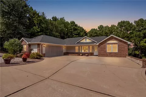 69 Mckenzie Dr, Bella Vista, AR 72715