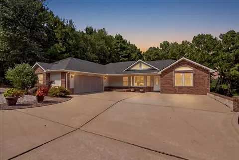 69 Mckenzie Dr, Bella Vista, AR 72715