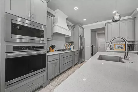 Kitchen - 1400 Blue Moon Rd, Centerton, AR 72719 photo 2 of 4