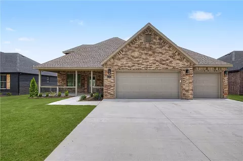 2103 N Chanae St, Siloam Springs, AR 72761