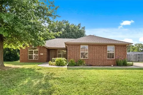 1493 N Hazeltine Dr, Fayetteville, AR 72704