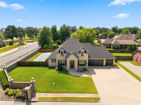 2806 S Creekside Dr, Rogers, AR 72758