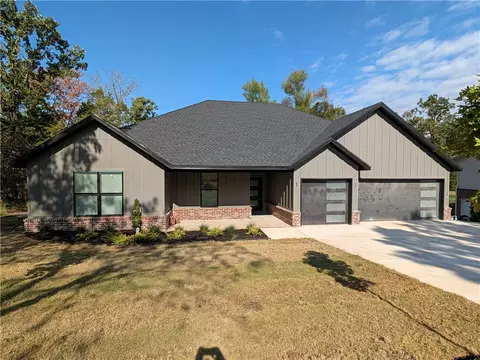 4 Constance Cir, Bella Vista, AR 72714