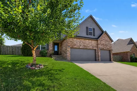 Exterior - 1701 Abbey Ln, Centerton, AR 72719 photo 2 of 5