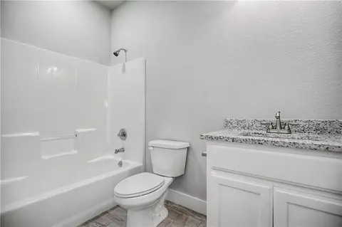 Bath - 1701 Abbey Ln, Centerton, AR 72719 photo 1 of 4