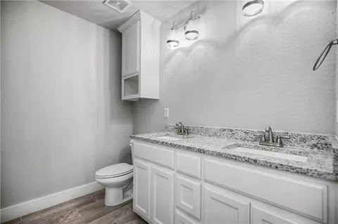 Bath - 1701 Abbey Ln, Centerton, AR 72719 photo 4 of 4